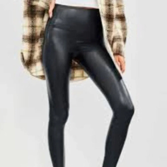 Aritzia Wilfred Free Daria Pant High-waisted UnReal Leather leggings M - Picture 4 of 13